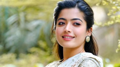 faking video indian|Viral Video Of Actress Rashmika Mandanna Actually AI Deepfake .